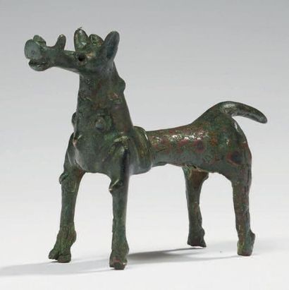 null STATUETTE DE KALURAZ. Rare statuette représentant un cheval stylisé, la tête...