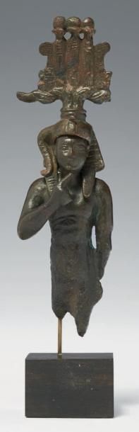 Égypte STATUETTE D'HARPOCRATE. Rare statuette votive, en deux parties, représentant...
