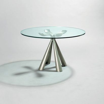 VITTORIO INTROINI (NÉ EN 1935) Table de forme circulaire Fonte d'aluminium et verre...
