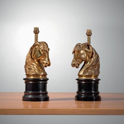 Maison JANSEN Paire de lampes à décor de têtes de chevaux Bronze et laiton Vers 1970...