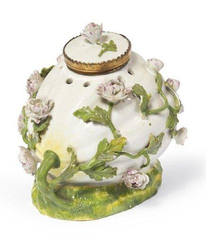 MEISSEN POT-POURRI COUVERT en forme de courge orné de branchages fleuris et feuillagés...