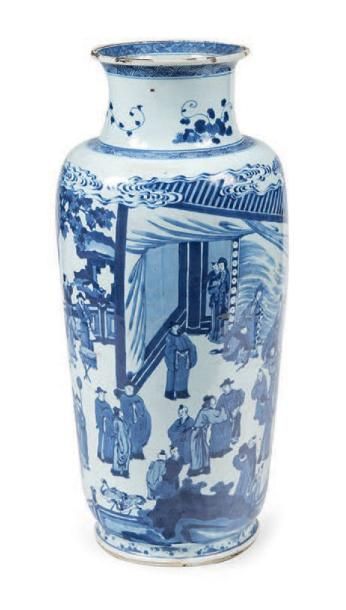 null VASE de forme balustre en porcelaine blanche décorée en bleu sous couverte de...