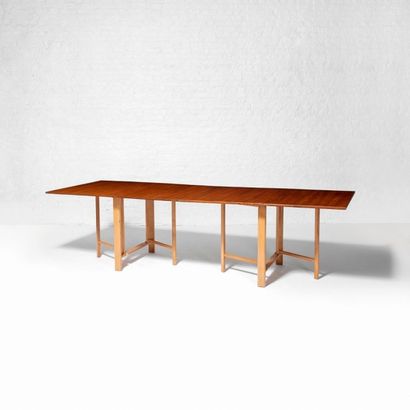 BRUNO MATHSSON (1907-1988) Suède Table modèle «Maria Flap» Orme, Hêtre et laiton...