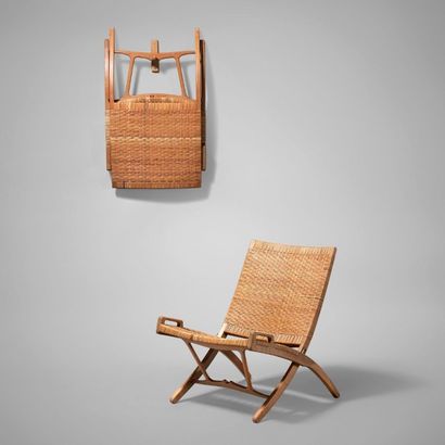 HANS J. WEGNER (1914-2007) Danemark Paire de chauffeuses pliantes modèle «JH512»...