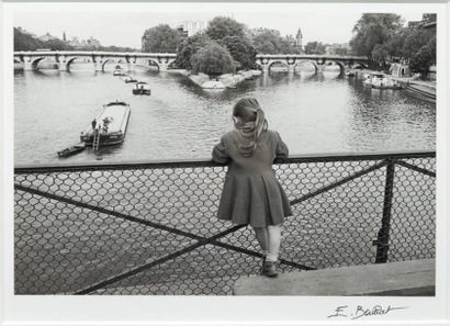 Edouard BOUBAT Paris, Pont des arts Tirage argentique signé en bas à droite H_23...