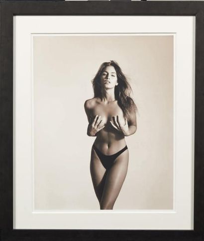 Herb Ritts (1952-2002) Cindy Crawford, 1988 Tirage argentique signé. H_33 cm L_26...