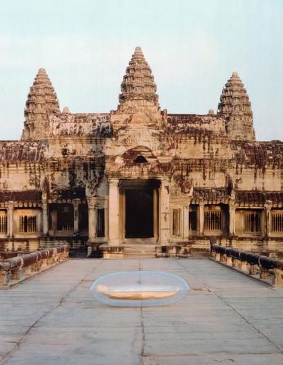 Mariko Mori (née en 1967) Beginning of the End, Angkor / Cambodia, 1999 Cibachrome...
