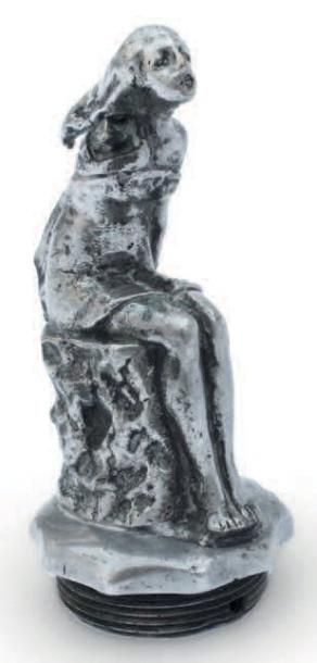 «Femme au rocher» en bronze nickelé