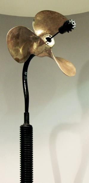 TAKIS (NE EN 1925) Fleur Cosmique, 1989 Bronze fer et laiton Signé H_235 cm