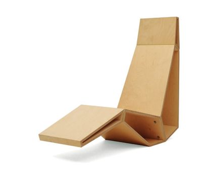 MAÏTÉ DE POURCQ Prototype Chaise longue à assise, dossier et structure en multiplex...