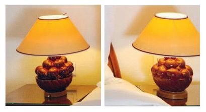  Deux lampes en céramique bordeaux formant corbeille de fruits. H_58 cm