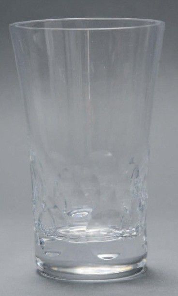  Dix gobelets en cristal de Baccarat, modèle Beluga. dans leur boîte d'origine. H_14...