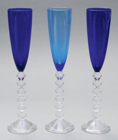 null Six coupes à champagne bleu foncé Baccarat, modèle Véga Flûtissimo H_29 cm