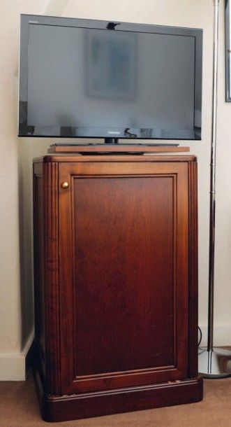 null Meuble Bar ouvrant à une porte et plateau TV rotatif contenant un réfrigirateur...