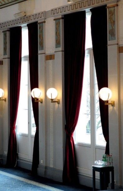  Deux paires de doubles rideaux en velours vieux rouge H_450 cm L_220 cm