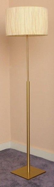  Lampe de parquet en métal doré - Peters Design. H_161 cm On y joint une lampe en...