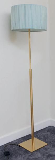 null Lampe de parquet en métal doré - Peters Design H_161 cm On y joint une lampe...