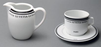 null Six tasses à thé et sous tasses marquées «Lutetia - Paris» sur un dessin de...