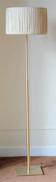  Lampe de parquet en métal doré et abat jour en tissu Peters Design H_160 cm