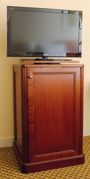 null Meuble Bar ouvrant à une porte et plateau TV rotatif contenant un réfrigirateur...