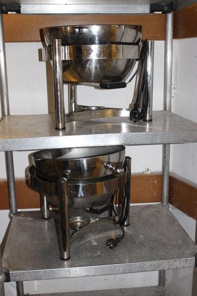 null Deux chafing dish en inox à cloche circulaire D_37 cm