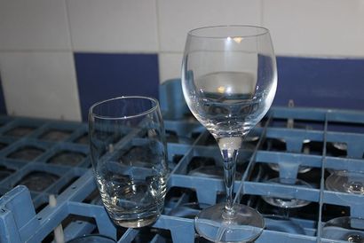 null Environ 200 gobelets à eau H_12,5 cm. On y joint 25 verres à vins C&S H_19,5...