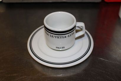 null Six tasses à café et leurs sous-tasses en porcelaine marquées Lutetia Paris...