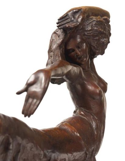 MARNIX D'HAVELOOSE (1882-1973) Danseuse Bronze à patine brune dorée. Signé sur la...