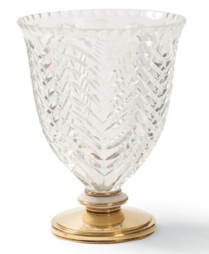 WOLFERS ET VAL-SAINT-LAMBERT Vase Cristal monté sur pied en ivoire et argent doré....