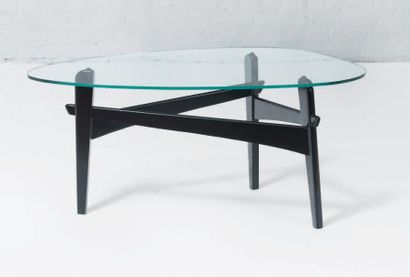 EMIEL VERANNEMAN (1924-2004) Table basse Verre et bois laqué noir. Vers 1970. H_50...