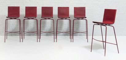 FABIAAN VAN SEVEREN (1957) Suite de six chaises de bar modèle «Crossed legs» Cuir...