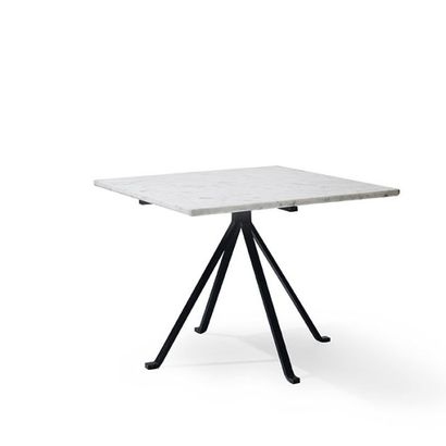 Enzo MARI (né en 1932) Table modèle «Cuginetto» Métal laqué noir et marbre blanc...