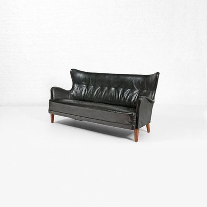 FRITS HENNINGSEN (1889-1965) Danemark Rare et important sofa de forme organique à...