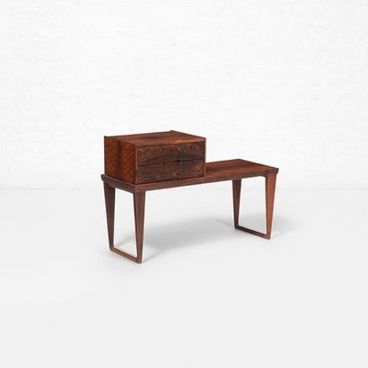 AKSEL KJERSGAARD Danemark Table d'appoint et son caisson de rangement Palissandre...