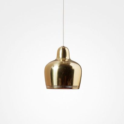 ALVAR AALTO (1898-1976) Finlande Suspension modèle «A330» dite «Golden Bell» Laiton...