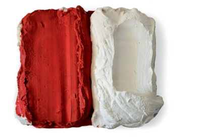 BRAM BOGART (1921-2012) Rouge blanc, 1976 Technique mixte. Plâtre peint sur panneau....