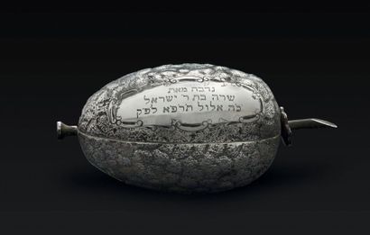 null BOÎTE À ETROG EN ARGENT Pays-Bas, 1921. Inscriptions hébraiques. A Dutch silver...