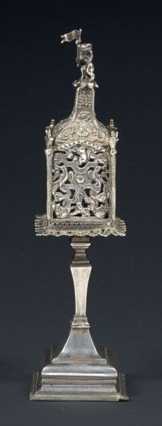 null TOUR D'ÉPICES EN ARGENT Galicie, vers 1800 Décor d'animaux et de végétaux. A...