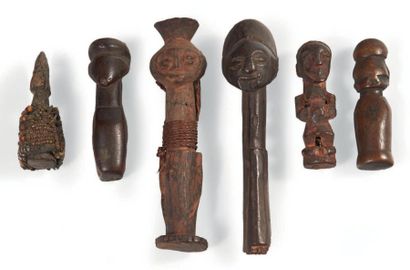 LOT composé de six amulettes africaines anthropomorphes...