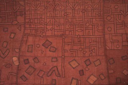 null NTCHAK KUBA ZAÏRE. RDC. Grand tissu ocre rouge à motifs géométriques. H_615...