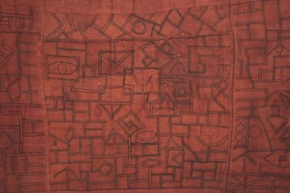 null NTCHAK KUBA ZAÏRE. RDC. Grand tissu ocre rouge à motifs géométriques (taches)....