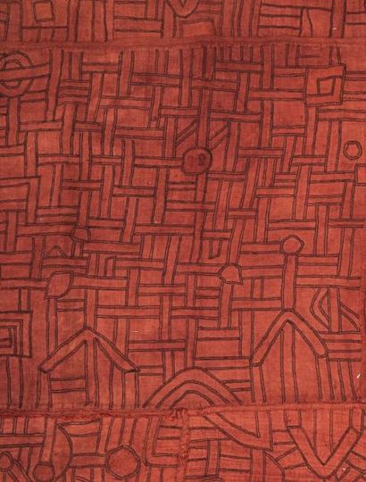 null NTCHAK KUBA ZAÏRE. RDC. Grand tissu ocre rouge à motifs géométriques complexes...