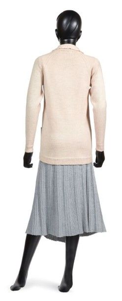 Jean PATOU, circa 1930 TENUE DE GOLF en tricot de laine rose dragée et gris perle,...