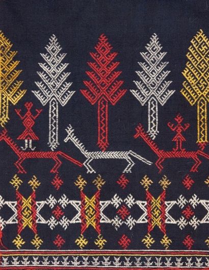 ANONYME, circa 1914/18 MANTEAU folklorique en toile de laine marine à décor tissé...