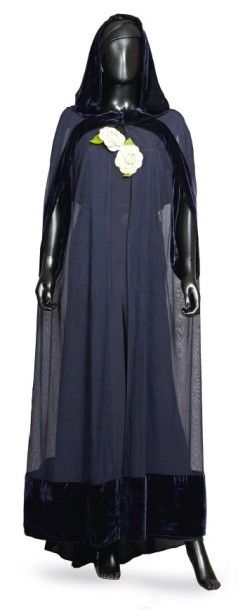 JEAN PATOU, printemps-été 1935 ROBE DU SOIR en crêpe de soie façonné bleu nuit, décolleté...