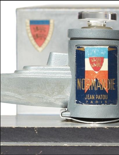 Jean Patou «Normandie» Très rare flacon avec son coffret, flacon en acier figurant...