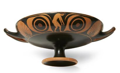 null KYLIX ATTRIBUÉ AU PEINTRE DE NIKOSTHÉNÈS. Kylix à figures rouges, le tondo peint...