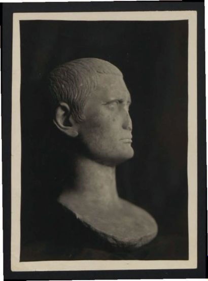  PORTRAIT DE PATRICIEN JULIO-CLAUDIEN. Ce buste devait être fixé sur une gaine hermaïque...