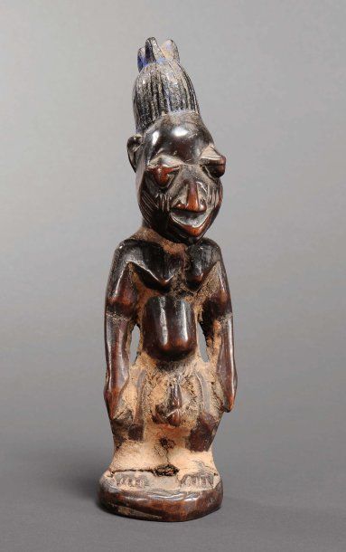 null Statue Yoruba, Ibeji Nigeria Bois, pigments H_24 cm Le personnage masculin debout...