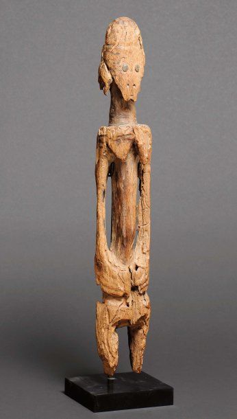 null Statue Jukun Nigeria Bois érodé, clous en fer L_53 cm Provenance : Joris Visser,...